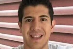 Мужчина на снимке был указан как погибший при крушении самолета EgyptAir, во время теракта в Стамбуле, а также считался убитым в Орландо