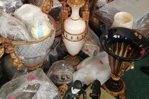 У Клюева нашли картины, вазы, статуэтки и документы