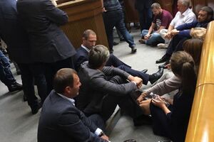 Депутаты работают, несмотря на забастовку