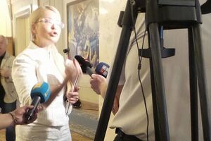 Выбор обуви Тимошенко стал предметом обсуждения в Facebook