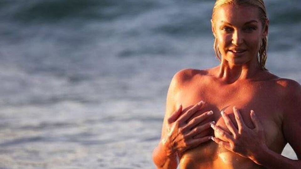 Волочкова: Спела сегодня пару песен для наших соотечественников и для гостей в баре нашего отеля