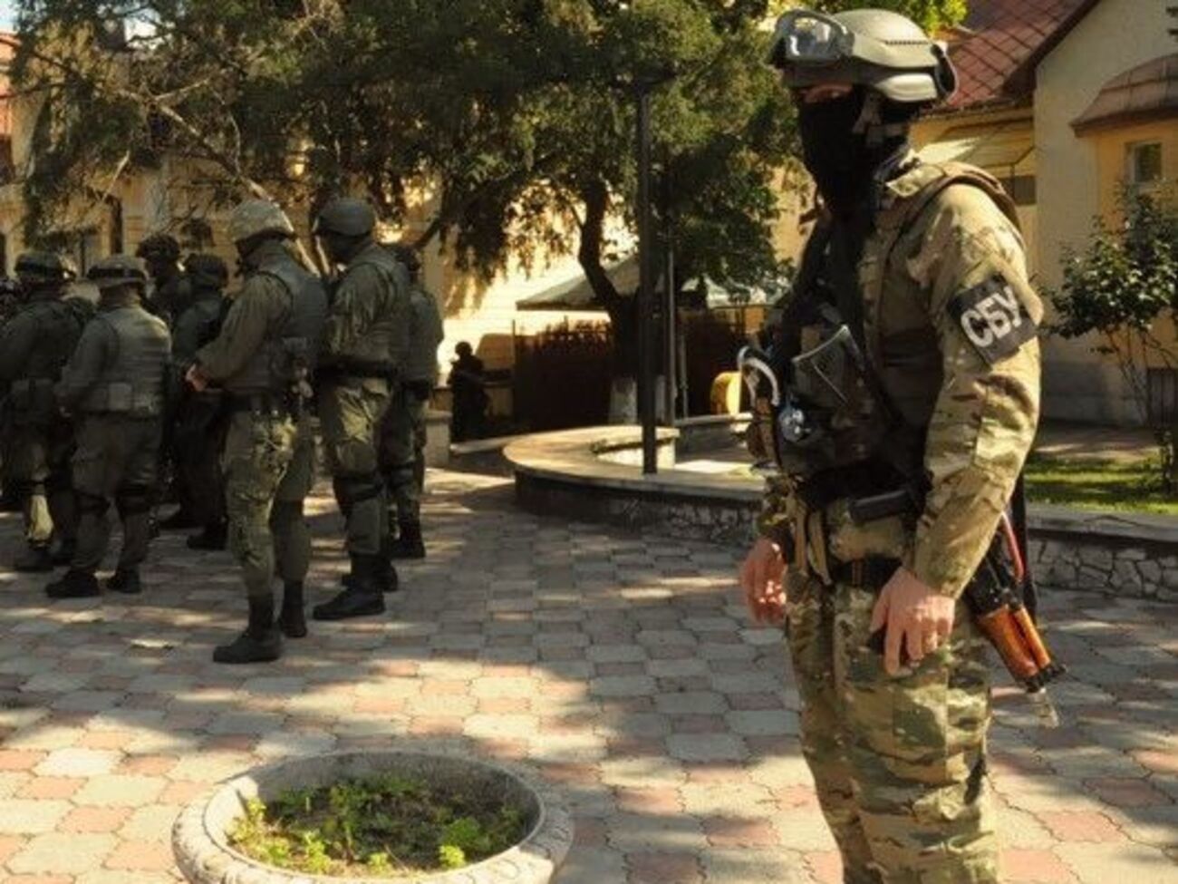 Сотрудники СБУ провели восемь обысков у задержанного и его окружения