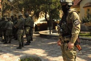 Сотрудники СБУ провели восемь обысков у задержанного и его окружения