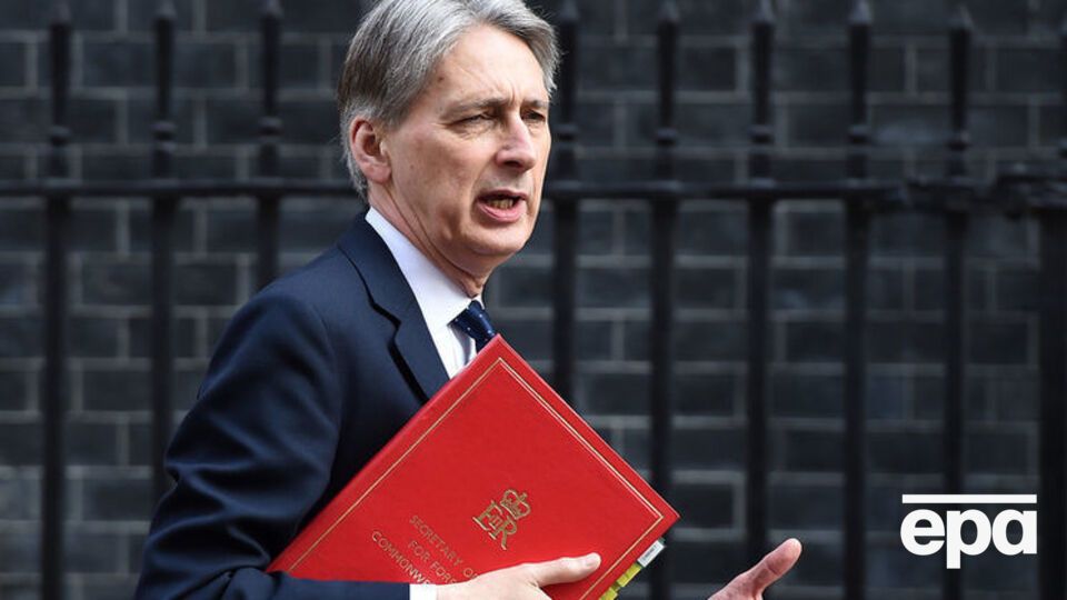 Хаммонд призвал сохранять санкции против России