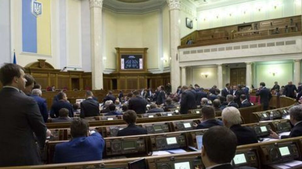 Рада отказалась продлить работу сессии
