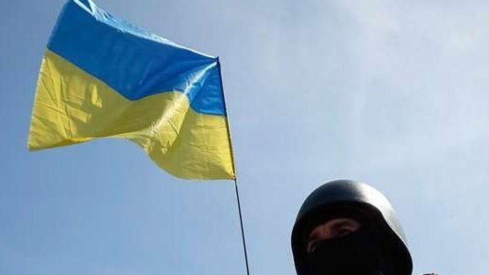 Флаг установлен рядом с огневыми позициями боевиков
