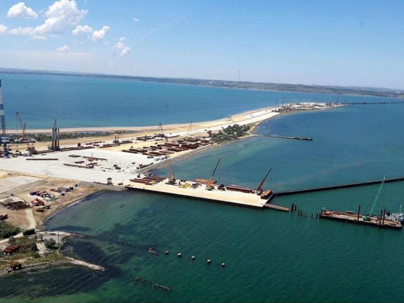 Так выглядит Керченский мост через год после начала строительства