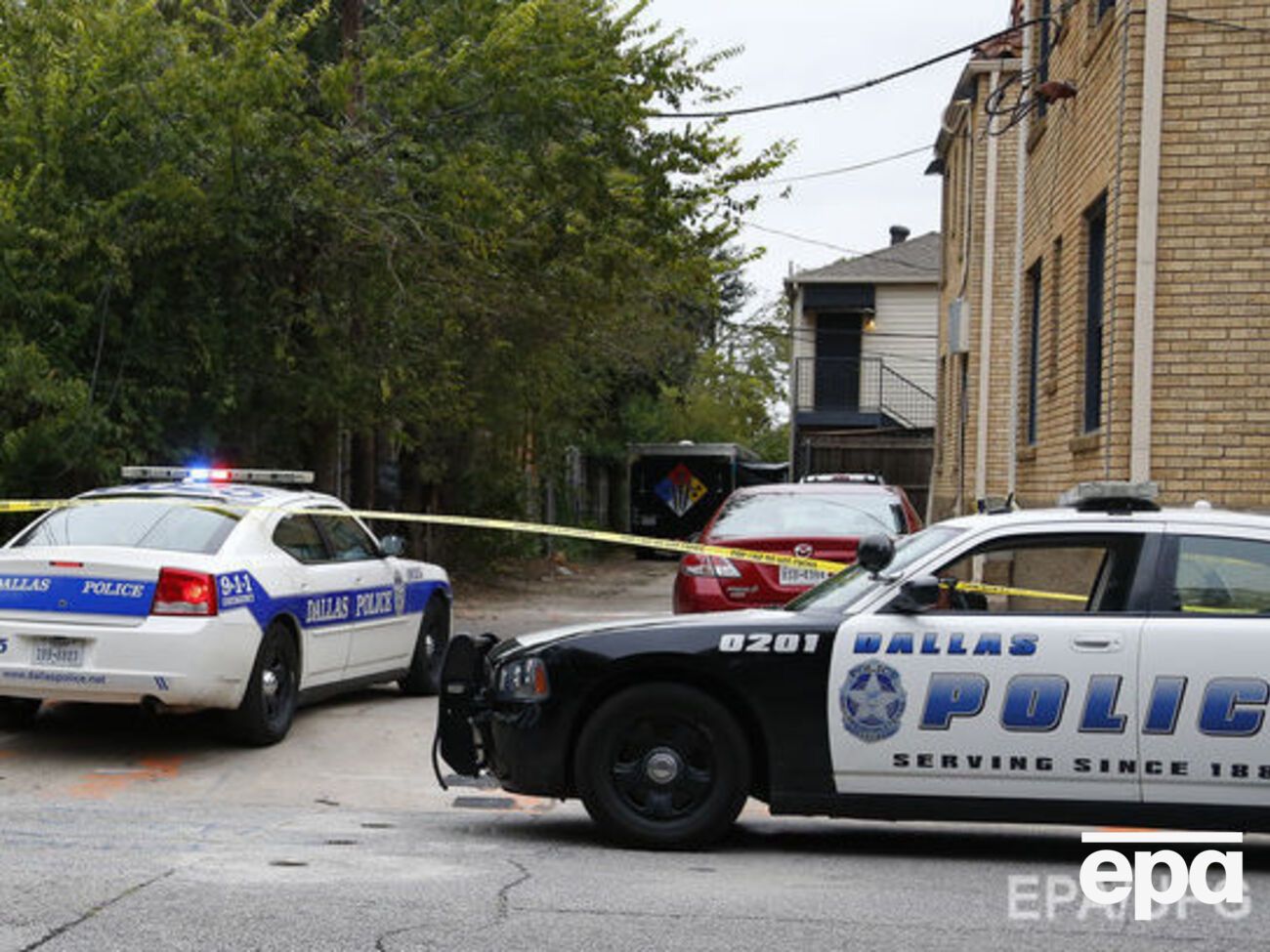 В Далласе полиция задержала двух подозреваемых в расстреле полицейских