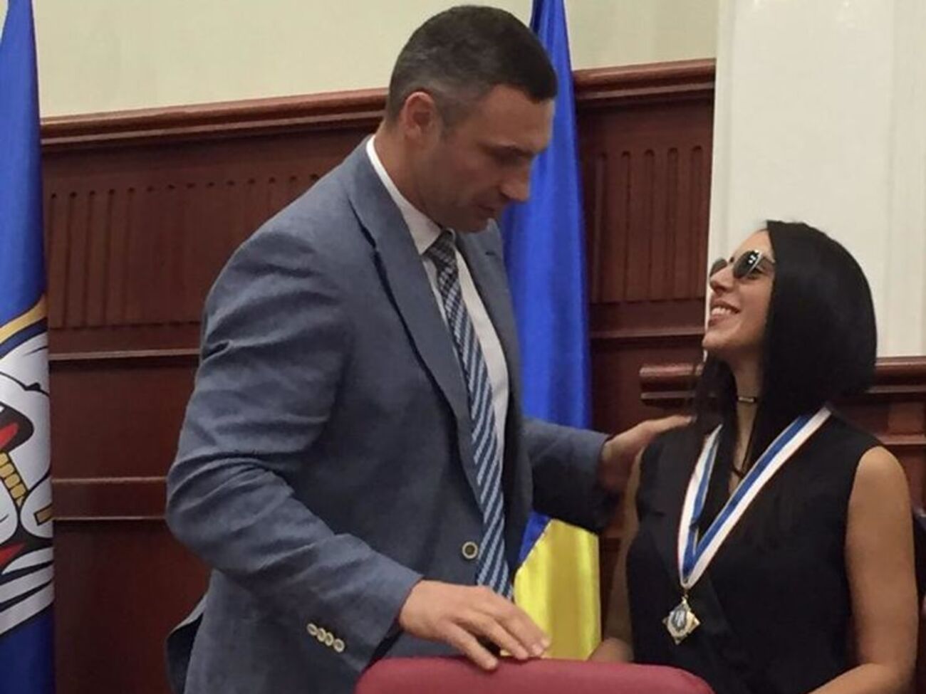 Диплом и орден Джамале вручил Кличко