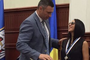 Диплом и орден Джамале вручил Кличко
