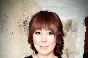 Анита Цой: В тот момент я еще больше впала в ступор и не могла даже шелохнуться. Про себя я мысленно начала звать на помощь маму