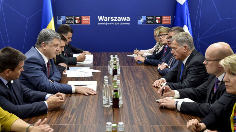 Порошенко и Нийнисте встретились в Варшаве