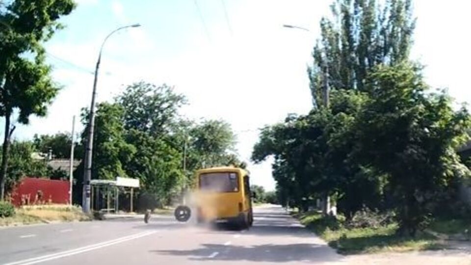 Херсонская маршрутка "потеряла" колеса