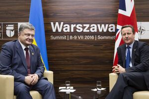 Порошенко и Кэмерон встретились во время саммита НАТО