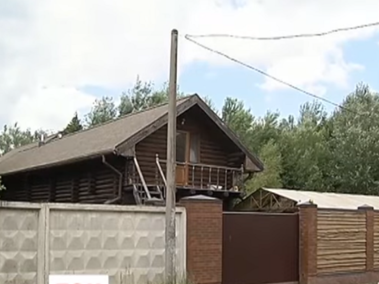 Дом находится на Столичном шоссе