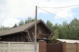 Дом находится на Столичном шоссе