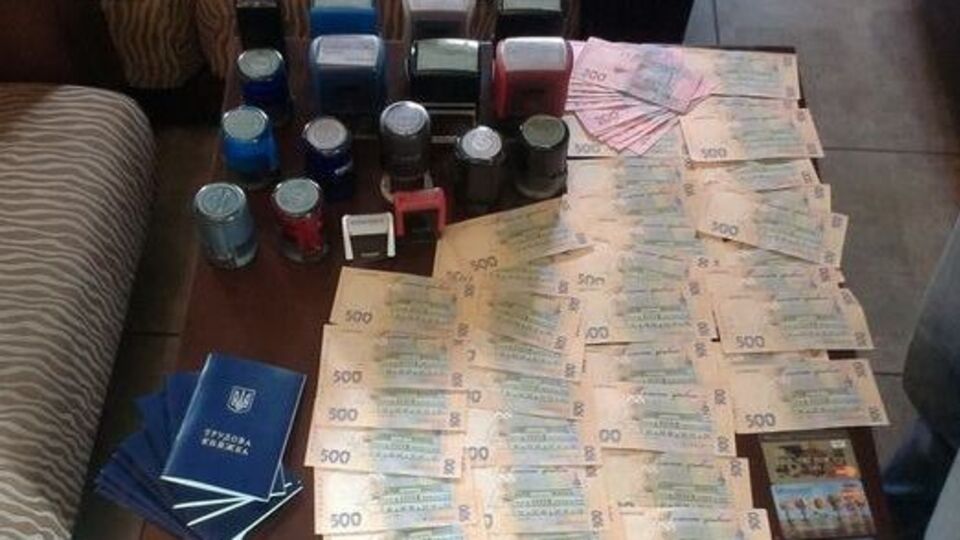Коммерсанты заключали фиктивные соглашения на выполнение работ с подконтрольными фирмами