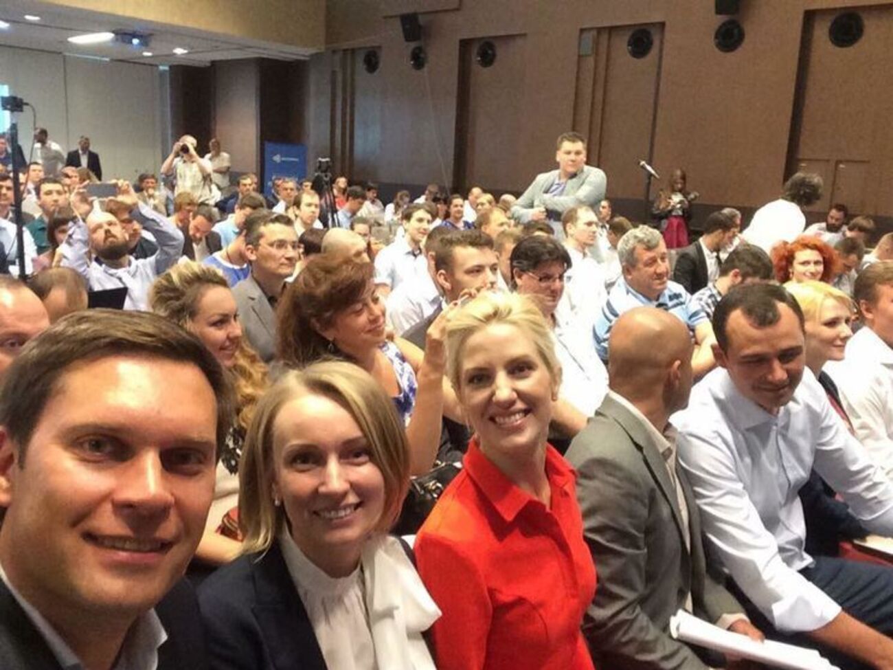 Съезд партии проходит на НСК "Олимпийский"