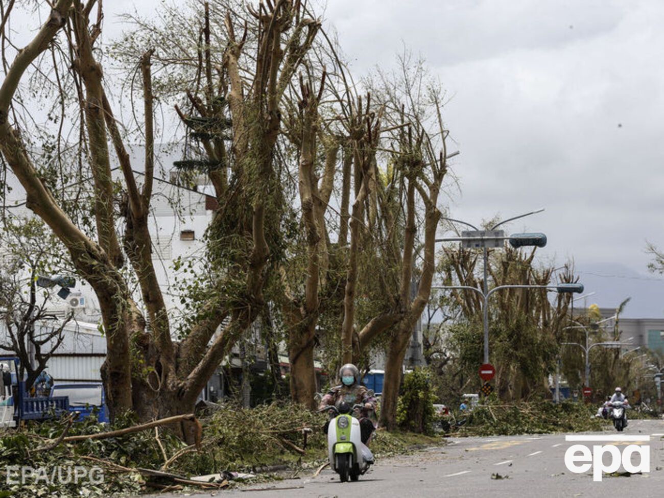 После мощного тайфуна сейчас восстанавливается Тайвань