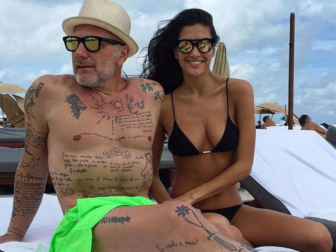 Вакки встречается со своей девушкой два с половиной года