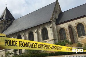 26 июля двое молодых людей напали на церковь и убили священника