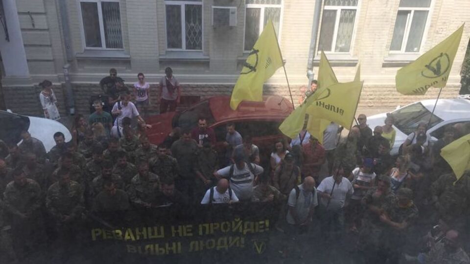 Активисты пришли на суд по избранию меры пресечения Ефремову