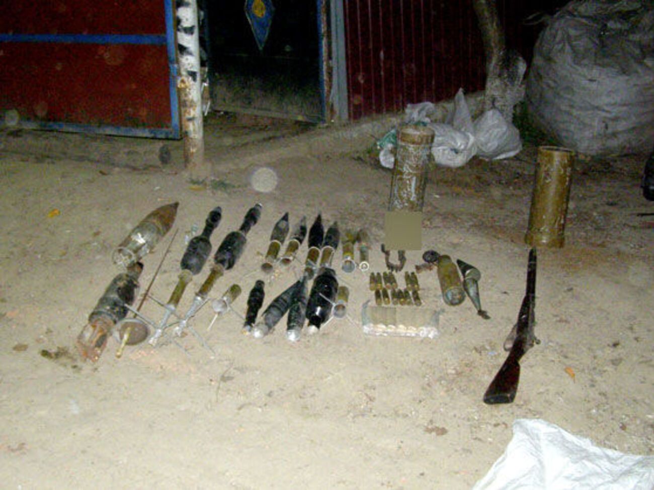 На территории домохозяйства, где произошел взрыв, нашли другие снаряды