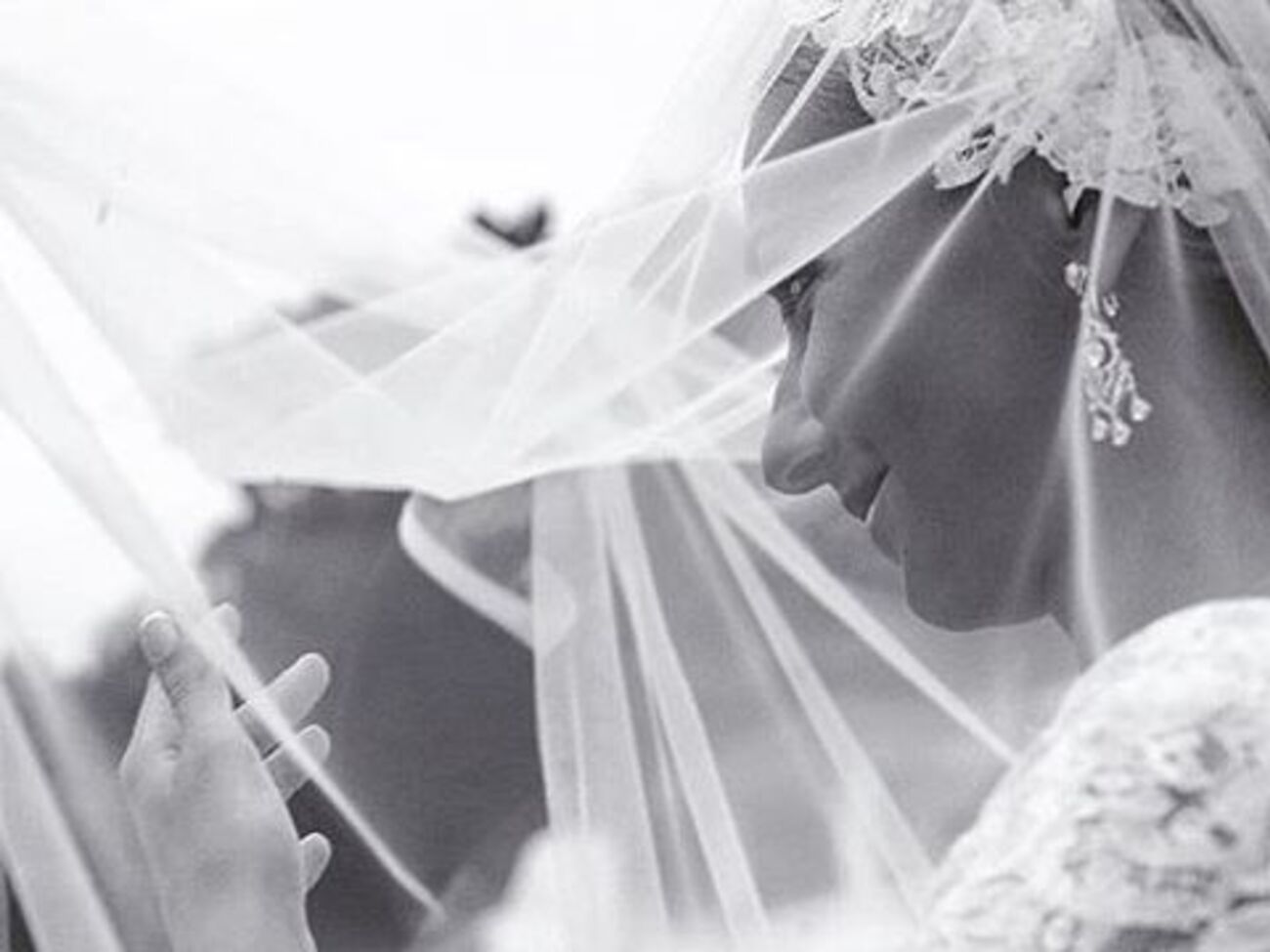 Навка показала черно-белые фото свадьбы