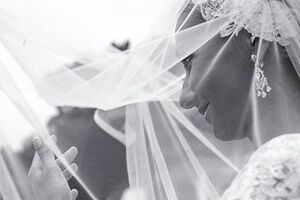 Навка показала черно-белые фото свадьбы