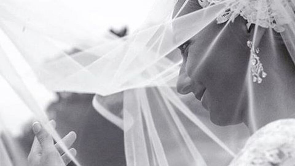 Навка показала черно-белые фото свадьбы