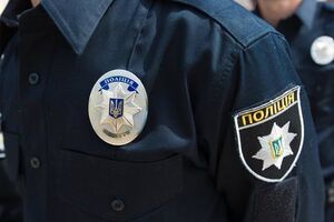 Полицейский остановил убегавшего, но тот начал сопротивляться и сломал правоохранителю ногу