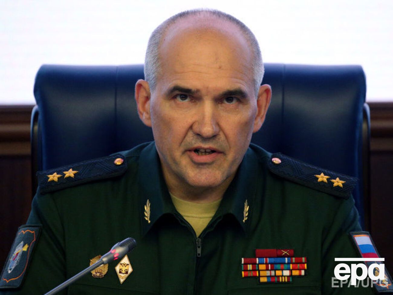 Начальник главного оперативного управления Генштаба РФ Рудской:&nbsp;На борту находились три члена экипажа и два офицера российского Центра по примирению враждующих сторон в Сирии. По предварительным данным все они погибли