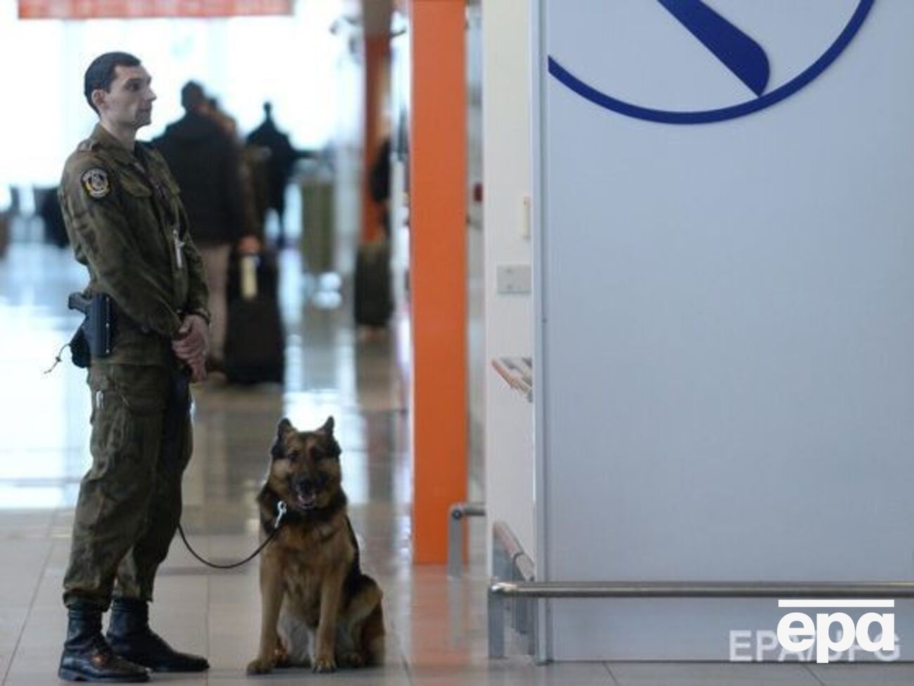 Пиротехники в аэропорту Шопена проводили проверку подозрительных предметов