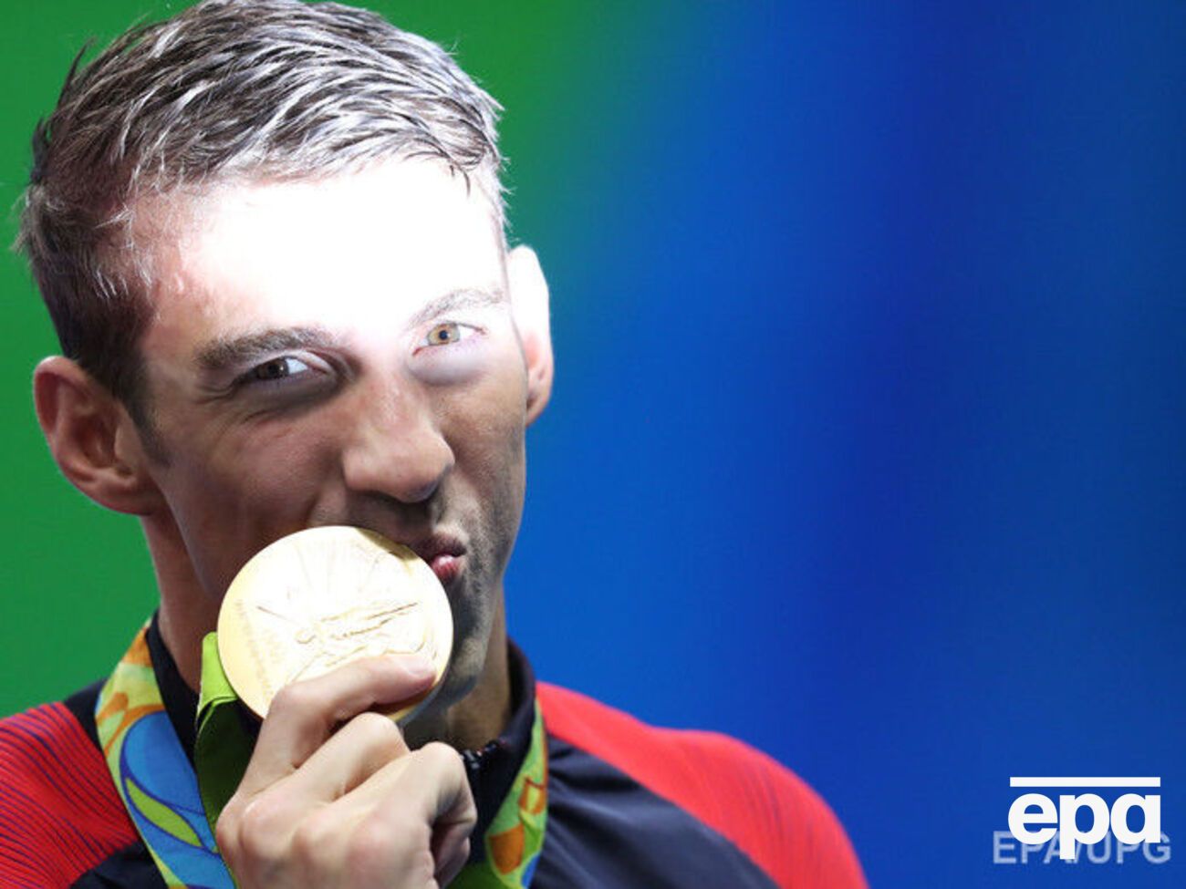 В четвертый день Олимпиады Фелпс завоевал еще две медали