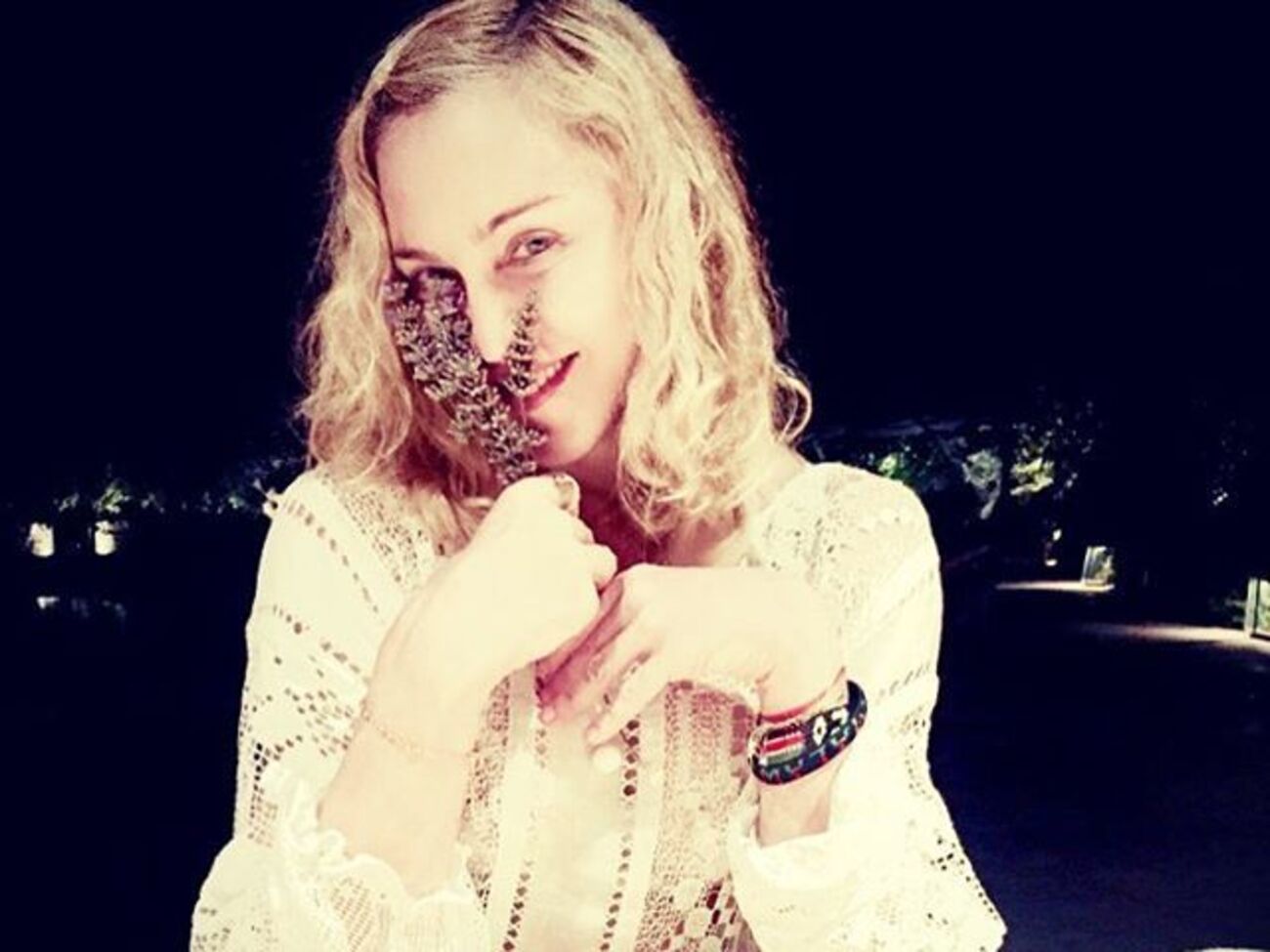 Мадонна опубликовала снимок дочери с собакой