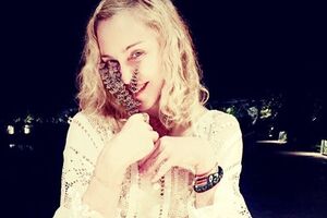 Мадонна опубликовала снимок дочери с собакой