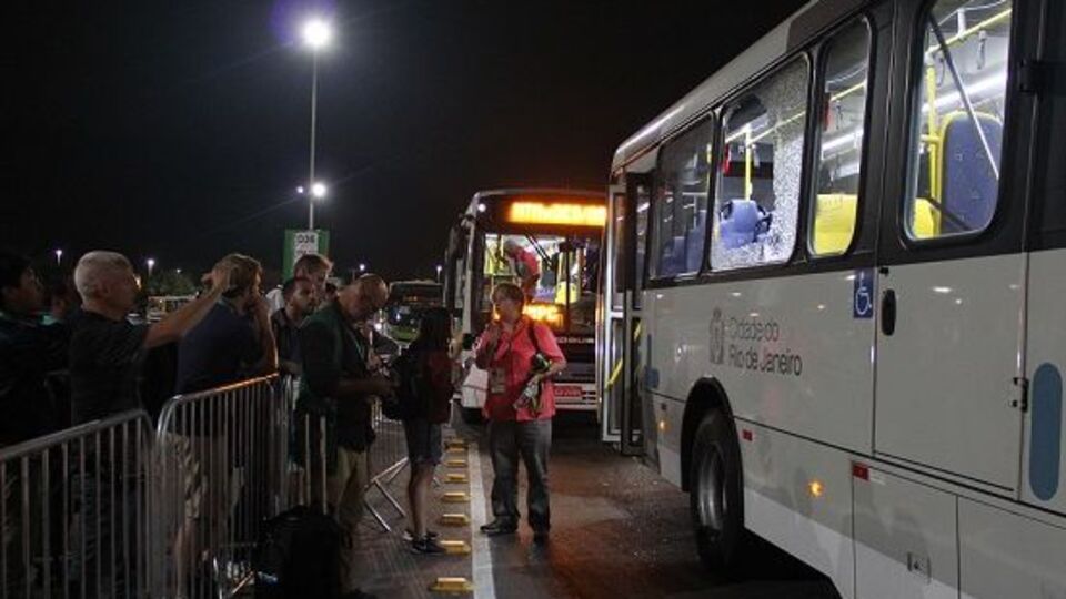 В Рио-де-Жанейро был атакован автобус с журналистами