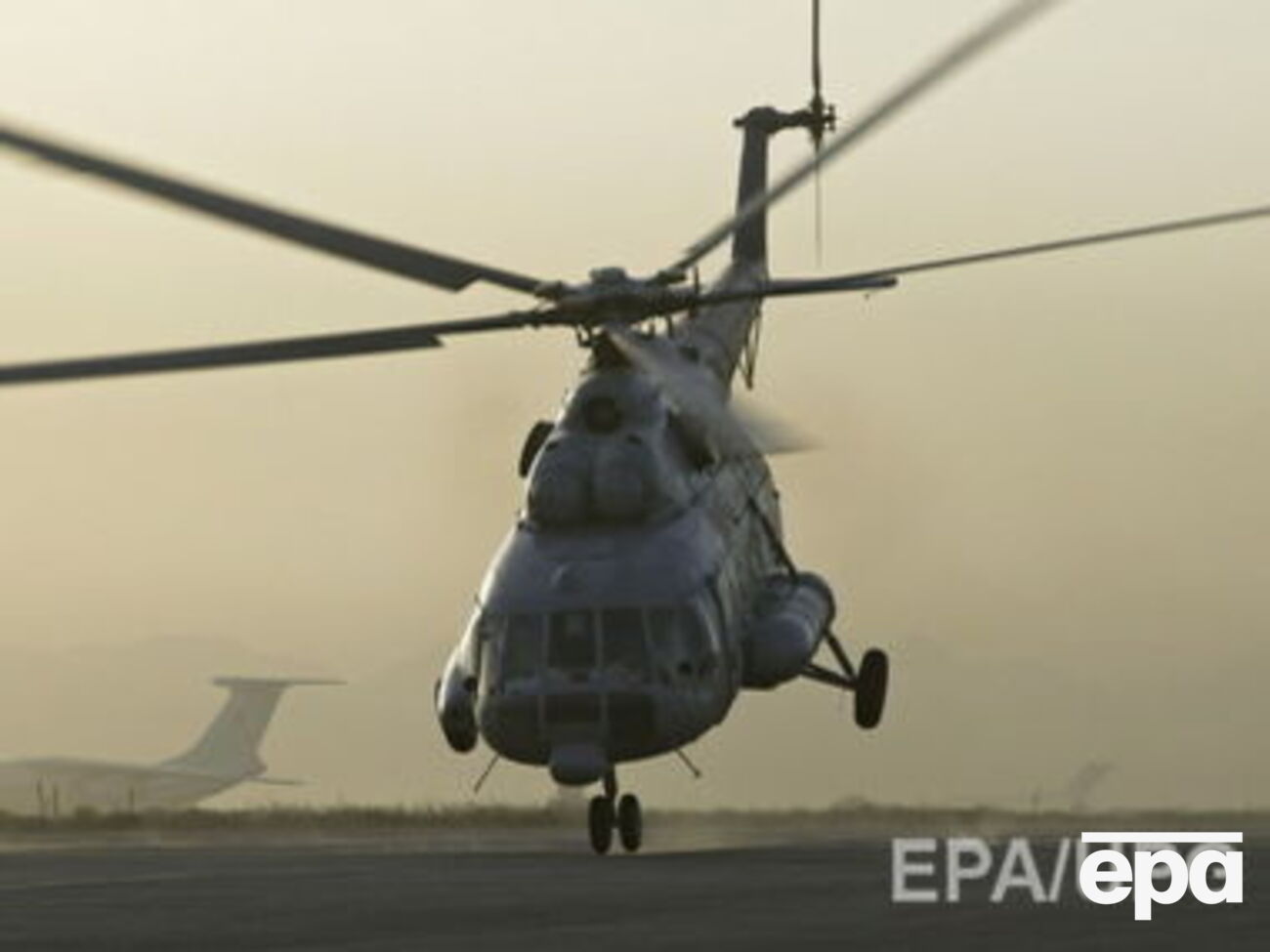 Рядом с крымской админграницей летают российские Ми-8