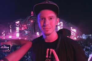 Никита Пресняков: Неделька отдыха во Франции с семьей, братом, любимой девушкой и юными друзьями!