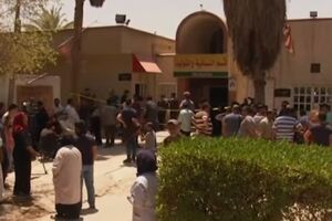 По предварительной версии, пожар вспыхнул поздно вечером во вторник в родильном отделении в больнице Ярмук