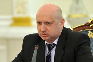 Турчинов подчеркнул, что Крым был, есть и будет частью Украины, "хотя и временно оккупированной российскими захватчиками"