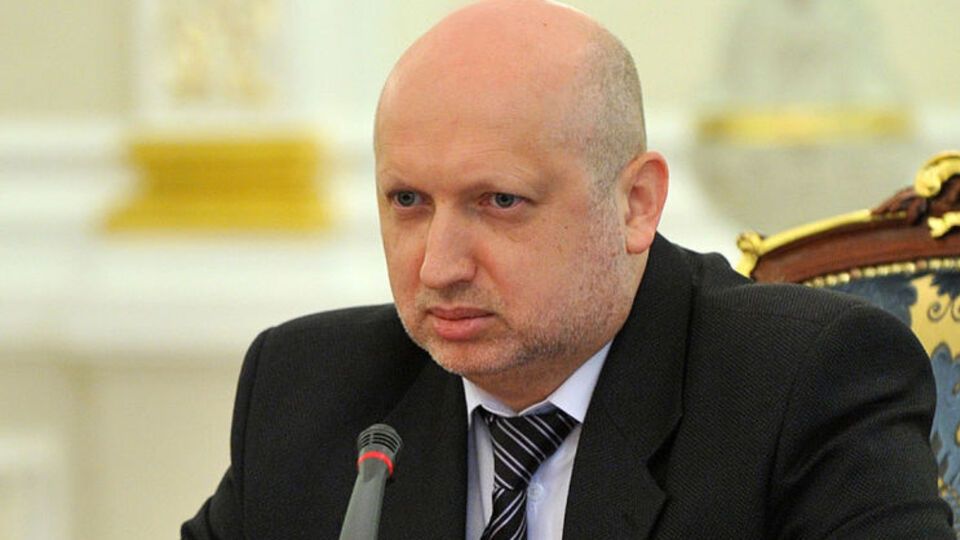 Турчинов подчеркнул, что Крым был, есть и будет частью Украины, "хотя и временно оккупированной российскими захватчиками"