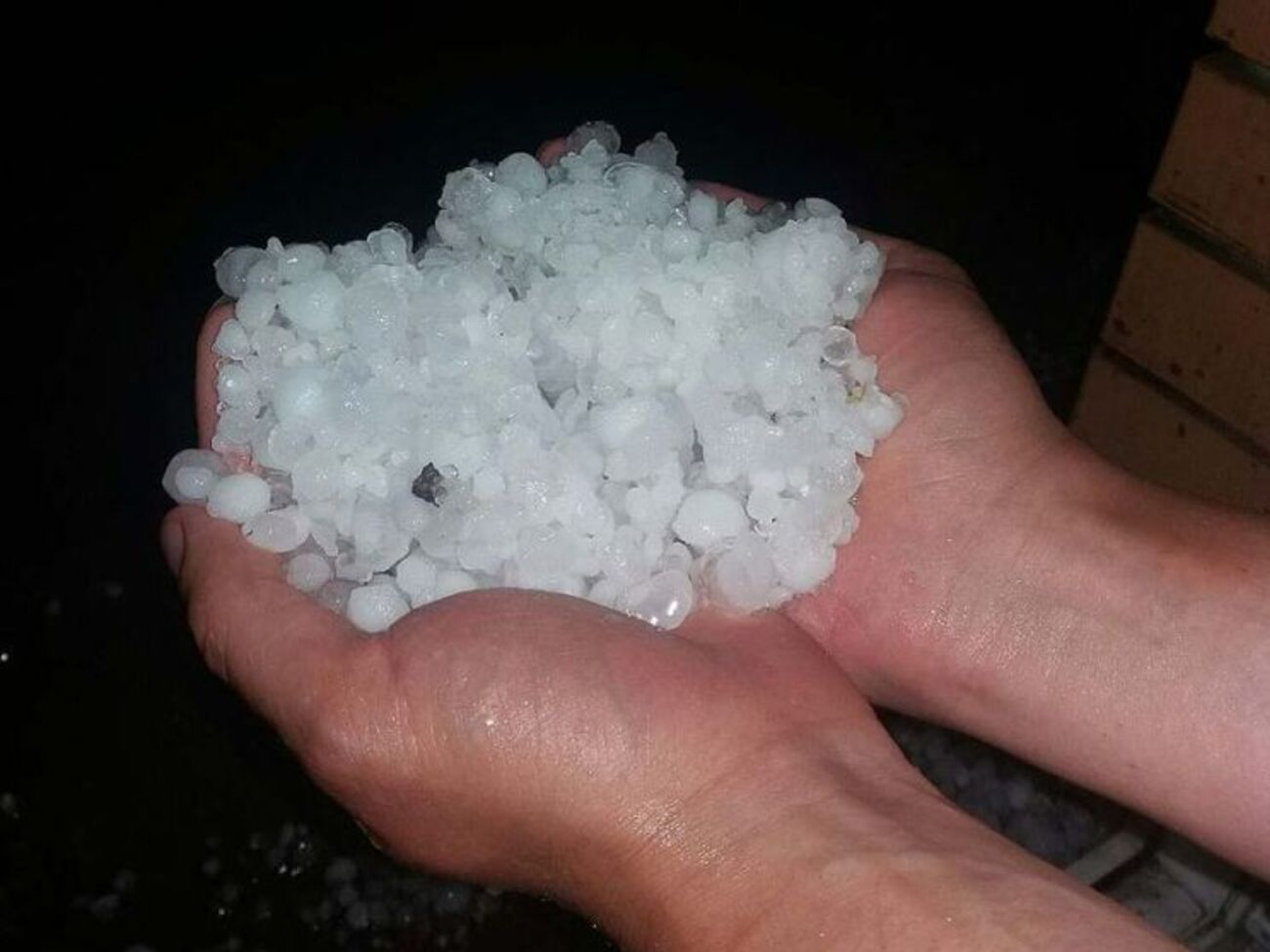 В Полтаве выпал крупный град