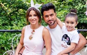 Мурат (по центру на фото) показал новое фото пятилетней дочери (справа на фото)