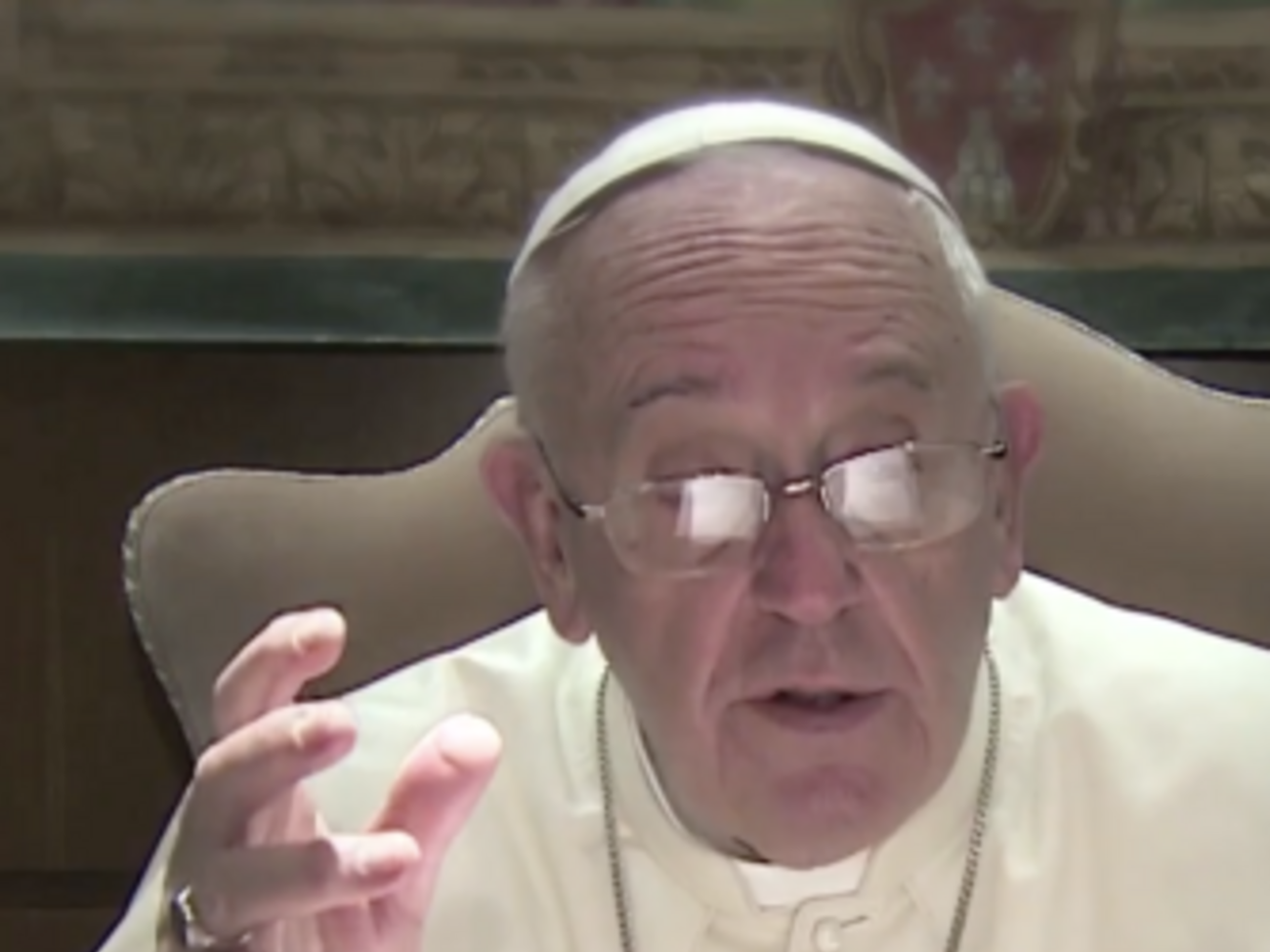 Понтифик обратился к католикам с просьбой молиться за мир