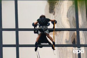 Мужчина взбирался вверх по небоскребу с намерением встретиться с Трампом