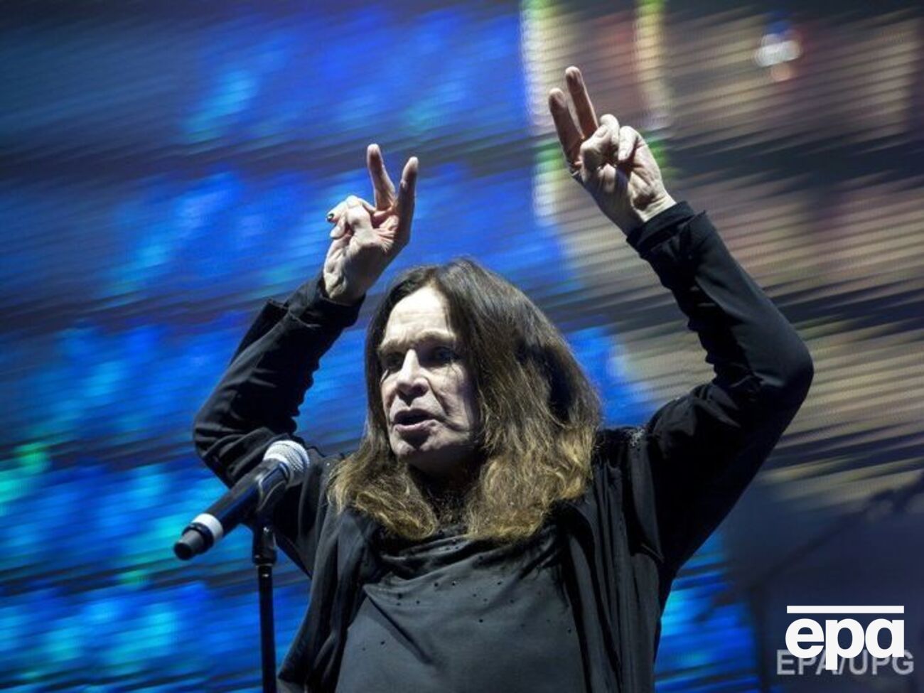 На Осборна подал в суд коллега