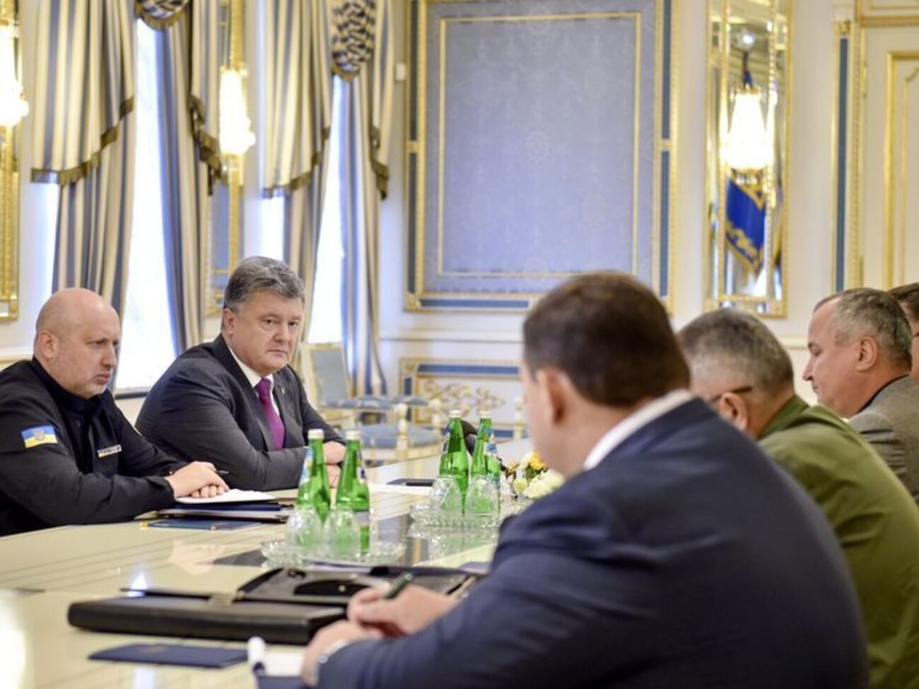 Порошенко поручил силовикам привести силы в боевую готовность