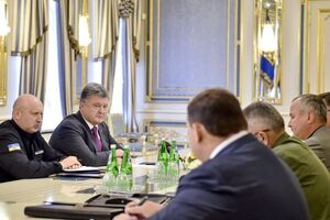 Порошенко поручил силовикам привести силы в боевую готовность