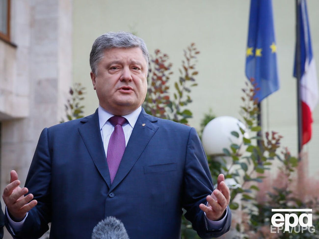 После заявлений ФСБ Порошенко поручил МИД организовать переговоры с западными лидерами и Путиным